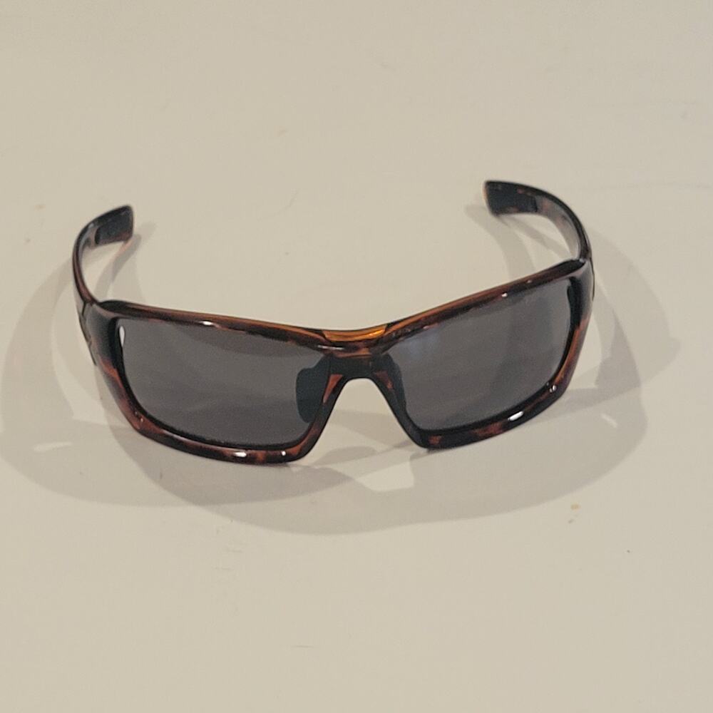 Tifosi Mast SL wrap around tortoise frame sunglasses. Unisex.